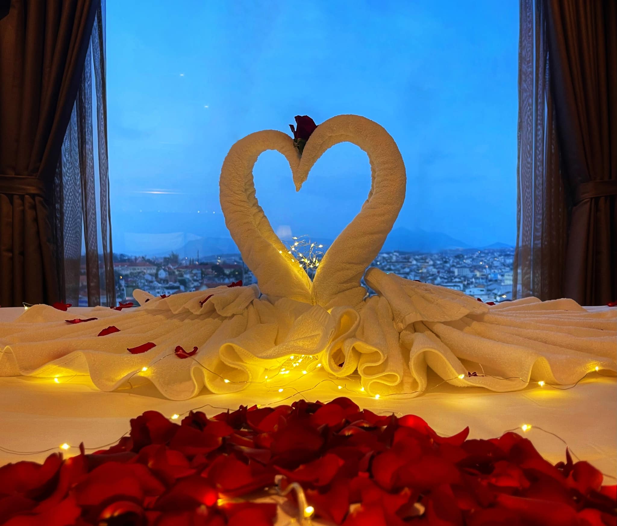 SETUP KỶ NIỆM NGÀY CƯỚI / SINH NHẬT / HONNEY MOON ...